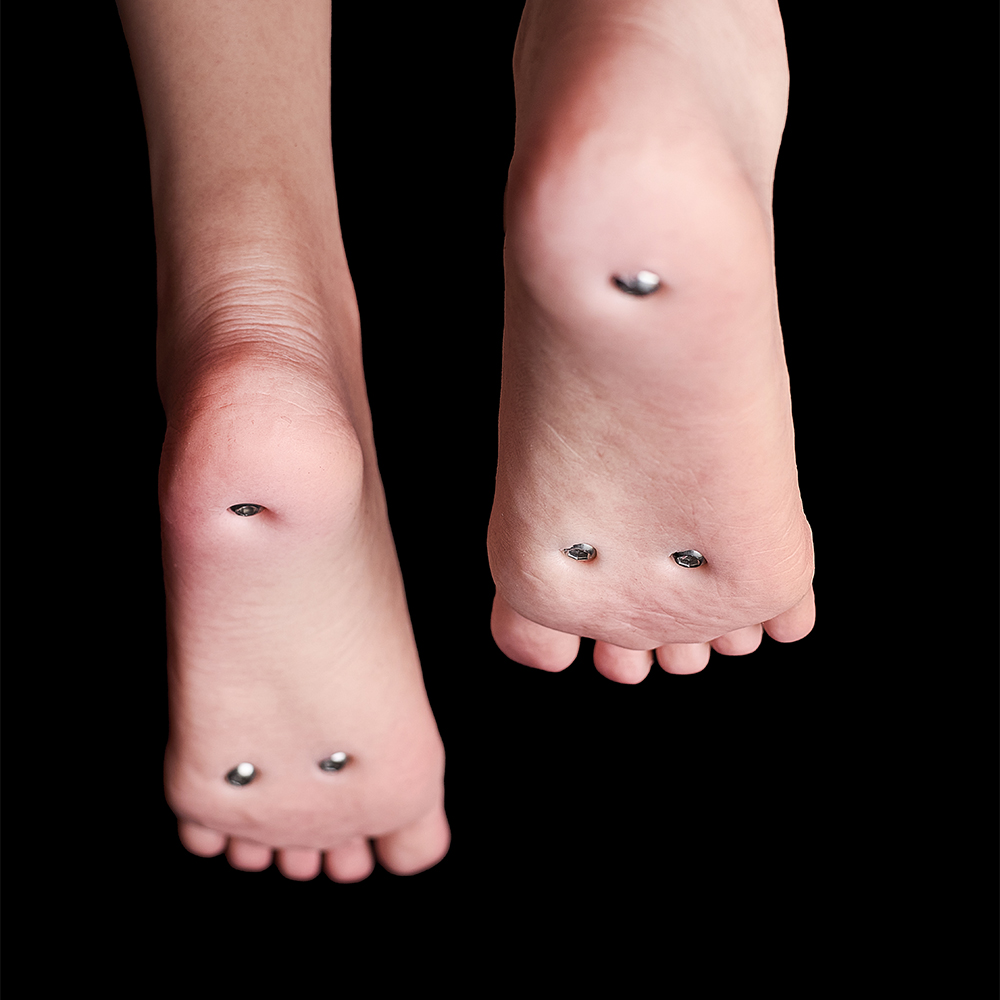 Standing feet with bolts